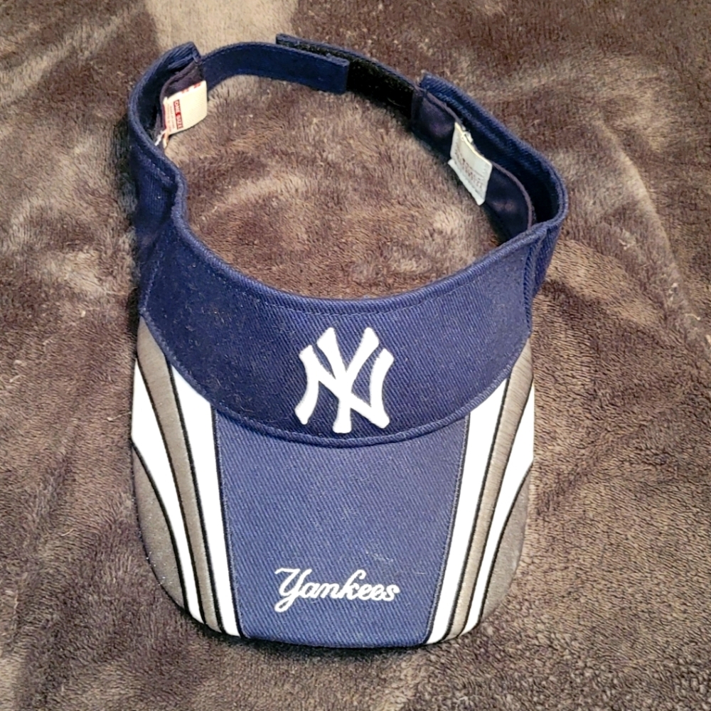 Adjustable Yankees Visor